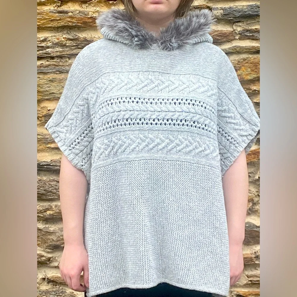 Gap Kids Sweater Poncho in gray with Faux‎ Fur lined hood sz XL